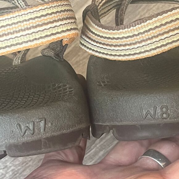 Chaco ZX/2 Classic Sandals Brown Vibram *Mismatched* Womens 7 Left + 8 Right - Picture 2 of 7